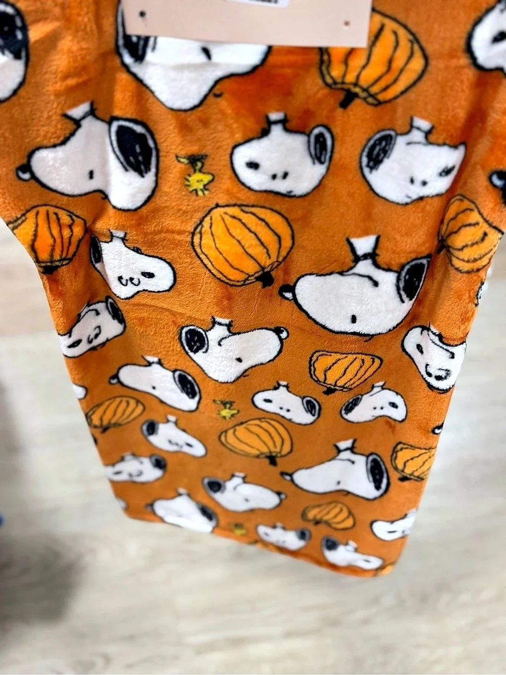 Peanuts pet throw